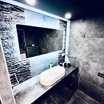 Trendy House 65 * Karacsond