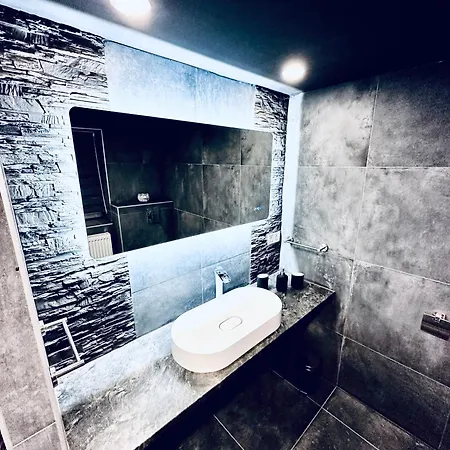 Trendy House 65 * Karacsond