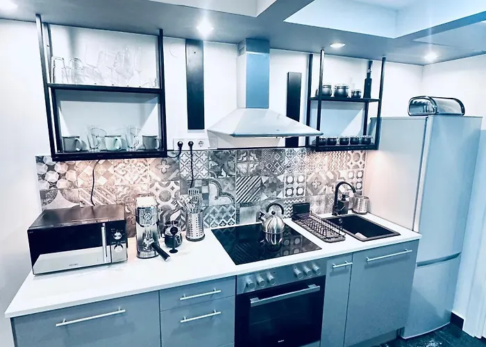 Trendy House 65 * Karacsond